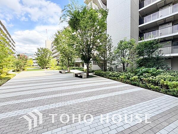 春夏秋冬・・・四季折々の変化を楽しめる心地よい場所。時間の経過と共に味わいが出る素敵な空間へ・・・。家はただ生活する場ではなく、暮らしを愉しく、快適にする場所。笑顔の毎日、安らぎの日々のために・・・。