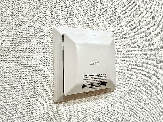 綺麗な家を実現するための設備。常に綺麗な空気を循環することで、お家の中を新鮮な環境にしてくれます。結露の発生を防いで住まいの耐久性を高めるだけでなく、お部屋の隅々まで常に澄んだ空気で満たしてくれます。