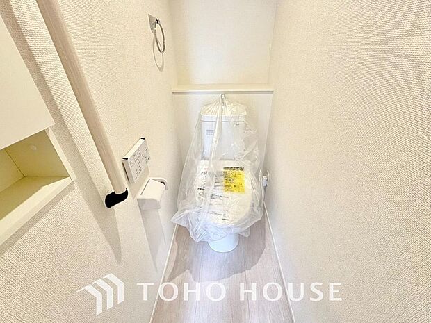 清潔な空間であって頂けますように目に留まるだけではなく汚れをふき取り易いフロアと壁紙をチョイス。サッと一拭きするだけで簡単に見栄え良く保てるため、毎日の掃除がスムーズになり家事時間を大幅に削減します。