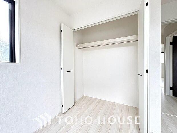 画像と現地では大きさや広さの感覚が違います。是非、ご自分の目で確かめてください。実際に各お部屋を巡りながら、収納の配置や出し入れのしやすさを確かめることで、毎日の快適な暮らしを鮮明にイメージできます。