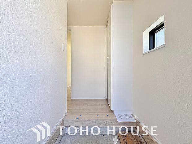 毎日家族を見送り、そして迎え入れる「帰りたくなる家」をテーマに設計した自慢の玄関です。「ただいま」「おかえり」。新居で交わす何気ない挨拶や、日々のやり取りが、家族の絆をより一層深めて心地よく響きます。