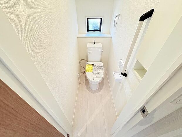 清潔な空間であって頂けますように目に留まるだけではなく汚れをふき取り易いフロアと壁紙をチョイス。サッと一拭きするだけで簡単に見栄え良く保てるため、毎日の掃除がスムーズになり家事時間を大幅に削減します。