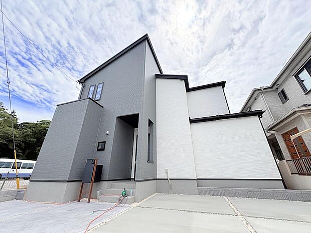 贅沢といえるほどの豊かな居住性と、プライドを満たすクオリティが見事に調和した上質で美しい住空間です。この場所に住まうことのステータスを日々実感でき、時を経ても決して色褪せない確かな価値を誇り続けます。