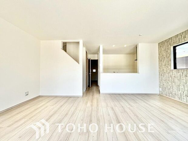 造りこんだ空間演出の妙が生み出す光と質のハーモニーはこの住宅のクオリティの良さを実感させてくれます。