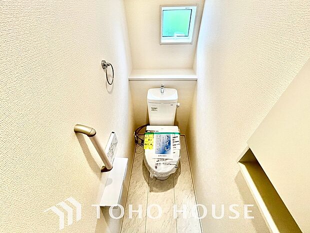 十分な広さと清潔感のあるカラーで纏まったおトイレ。時間に余裕とゆとりを持たせます。