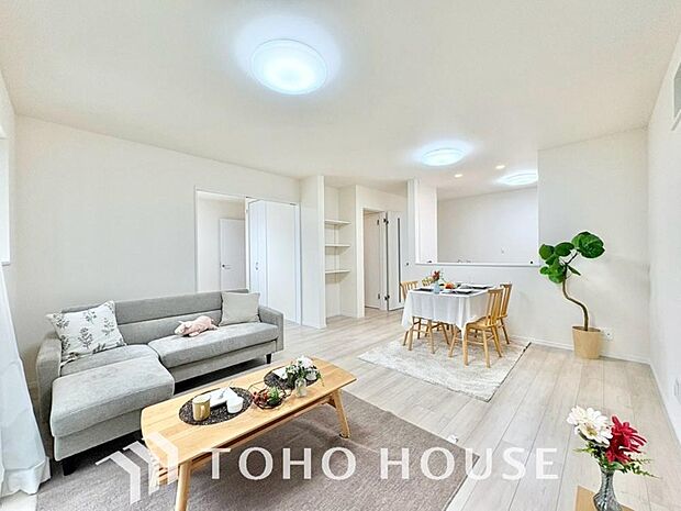 造りこんだ空間演出の妙が生み出す光と質のハーモニーはこの住宅のクオリティの良さを実感させてくれます。
