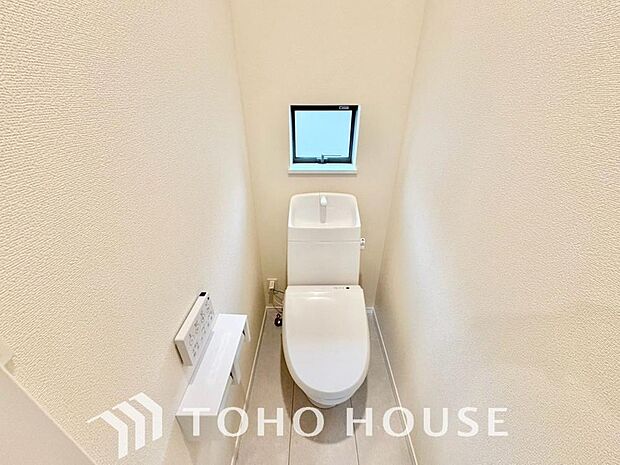 清潔な空間であって頂けますように、目に留まるだけではなく、汚れをふき取り易いフロアと壁紙をチョイス。
