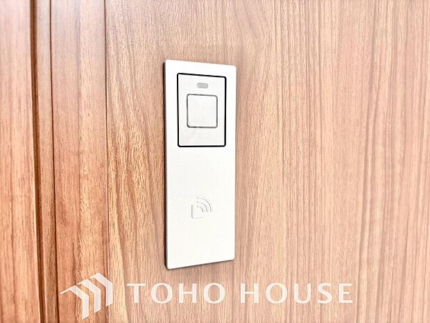 防犯対策への意識が高まっている最近では、補助錠として鍵穴のない電子錠を選ぶ方も増えています。
