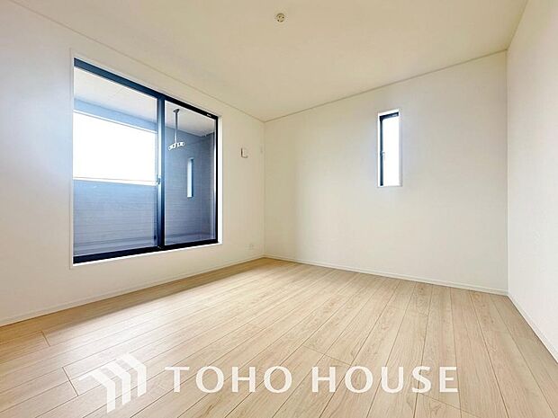 一日の疲れを癒やしてくれる主寝室。時を忘れて過ごす場所として過ごせるお部屋。