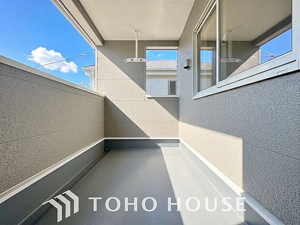 夜空の煌めきや、室内への通風や採光へ一役。ガーデニング等も充分に楽しめる広さを確保しております。