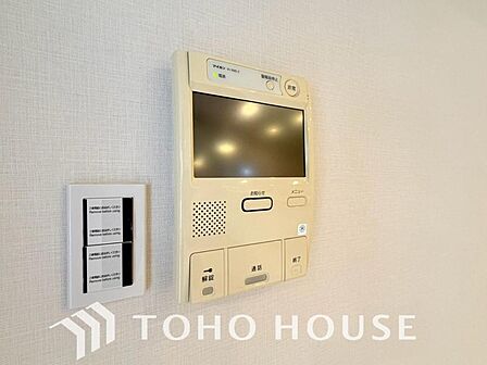 「見える安心」をカタチにしました。誰が来てもわかる様にモニター付きインターホンを設置。来客の顔を室内からしっかり確認できるため、不審者の侵入や不要な勧誘を未然に防ぎ日々の暮らしに高い安全性を届けます。