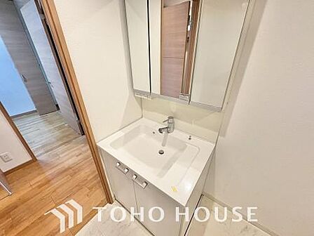 シンプルだからこそ使いやすい。スタンダードなデザインの洗面台はお掃除もしやすくいつも清潔。