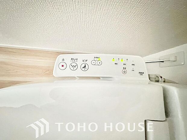 毎日使うトイレには快適な温水洗浄便座を完備しています。清潔感のあるプライベート空間で日々の生活に心地よいゆとりをプラス。毎日の暮らしをさらに一段と快適にしてくれる、嬉しいこだわり設備仕様の住まいです。