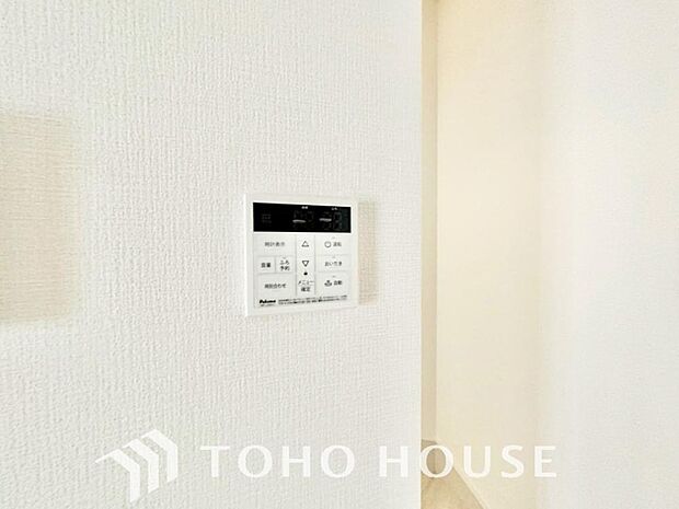 スイッチ1つで一定量の湯を浴槽に張ったり保温や追い焚きをすることができる機能は何かと便利です。仕事帰りや育児で忙しい時間帯でも、手軽に温かいお風呂を用意できます。日々の疲れを癒やす快適なバスタイムを。