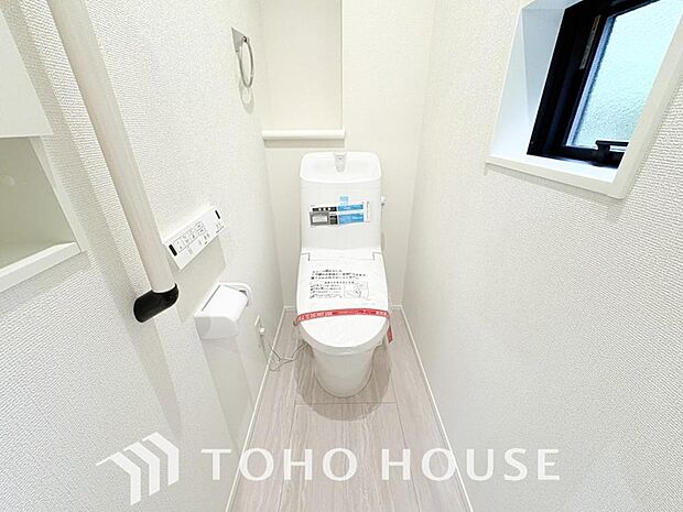 換気できる窓を完備し、空気の入れ替えがスムーズに行えます。湿気やニオイがこもりにくく、常に清潔でクリーンな環境を維持。毎日を快適にお過ごしいただけるように、細やかな配慮と工夫を施した機能的な設計です。