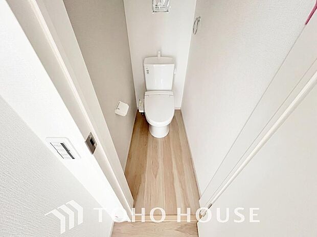 清潔な空間であって頂けますように目に留まるだけではなく汚れをふき取り易いフロアと壁紙をチョイス。サッと一拭きするだけで簡単に見栄え良く保てるため、毎日の掃除がスムーズになり家事時間を大幅に削減します。