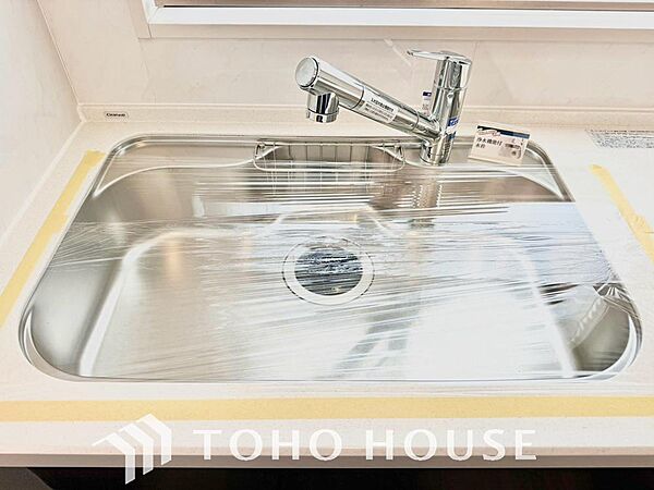 ワンタッチで浄水と原水を切り替えできる浄水器一体型水栓は水道水に含まれる有害物質を除去してくれます。