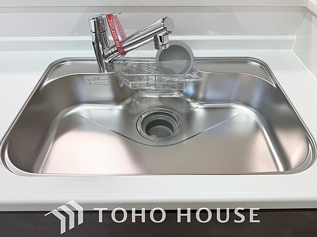 ワンタッチで浄水と原水を切り替えできる浄水器一体型水栓は水道水に含まれる有害物質を除去してくれます。