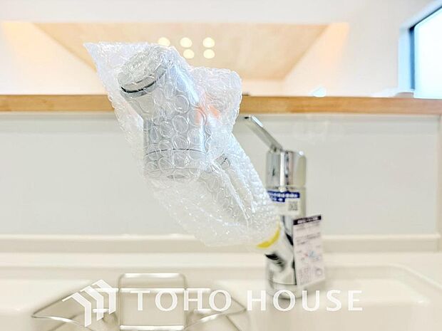 ワンタッチで浄水と原水を切り替えできる浄水器一体型水栓は水道水に含まれる有害物質を除去してくれます。