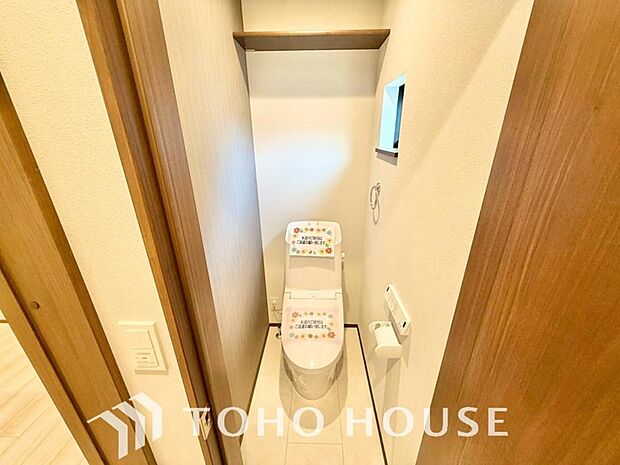 清潔な空間であって頂けますように、目に留まるだけではなく、汚れをふき取り易いフロアと壁紙をチョイス。
