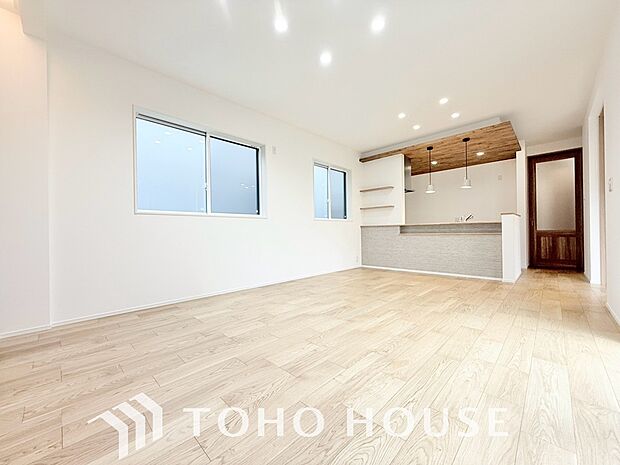 造りこんだ空間演出の妙が生み出す光と質のハーモニーはこの住宅のクオリティの良さを実感させてくれます。