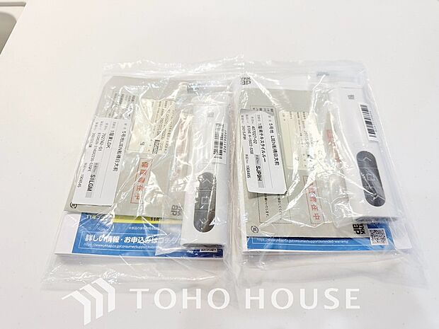 開閉時の音、膝や腰への負担、虫の入り込み、手が汚れる等々、一挙に解決する便利な電動シャッターを装備。