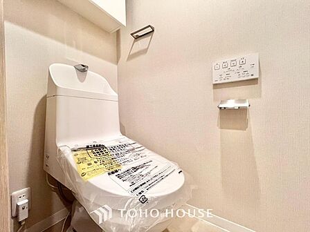 水回りは清潔感あるホワイトで統一。毎日の家事動線を意識したゆとりある設計で、暮らしやすさと美しさを両立しました。家族みんなが笑顔になって、毎日を心地よく快適に過ごせる、魅力あふれる理想的な住空間です。
