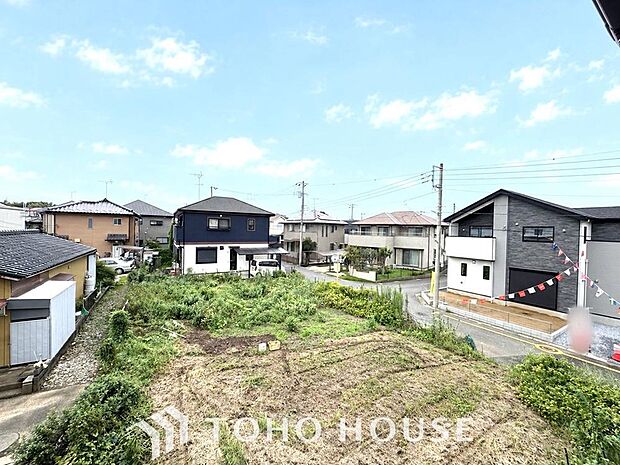 「快適」は「家」と「街」と「環境」が調和した時に訪れるのだと、改めて感じさせてくれます。物件の「陽当り」や「通風」、「周辺環境」や「街並み」など、資料には掲載していない情報をぜひ現地でご確認ください。