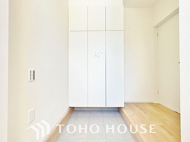 ただいま、おかえり。新居で交わす家族同士の何気ないやり取りがただ何となく嬉しいんです。そんな日々の小さな幸せを積み重ねながら、家族の絆がぐっと深まる、温もりあふれる理想の暮らしをこの地で始めませんか。