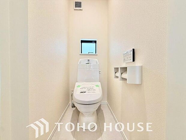 清潔な空間であって頂けますように、目に留まるだけではなく、汚れをふき取り易いフロアと壁紙をチョイス。
