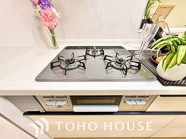 毎日料理をする、料理が好き、家族が多くて量を作る必要がある、等の方々にとっては必須の3口コンロ。