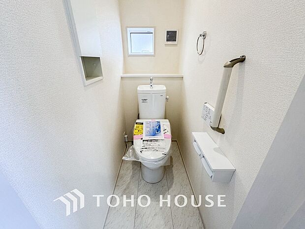 清潔な空間であって頂けますように目に留まるだけではなく汚れをふき取り易いフロアと壁紙をチョイス。サッと一拭きするだけで簡単に見栄え良く保てるため、毎日の掃除がスムーズになり家事時間を大幅に削減します。