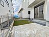 その他：ここに住まう方々へ余すこと無く太陽の恵みを届けられるように、計画・設計されております。明るい陽射しが部屋の奥まで差し込み、毎日の暮らしを健やかに包み込みながら、家族の笑顔あふれる温かな空間を叶えます。