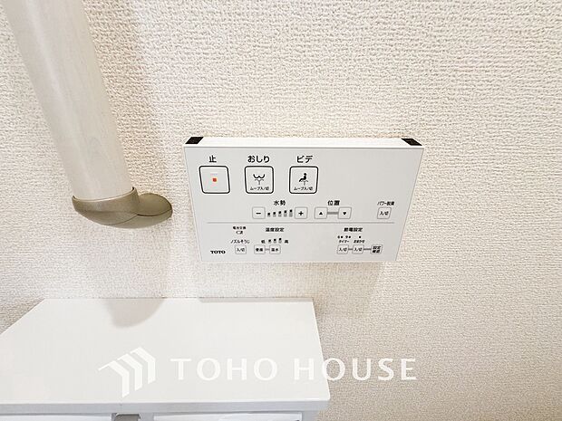 1年中温かいので安心して座ることができます。便座カバーも必要ないので、常に清潔に保ち続けることができます。フチのない滑らかな形状でお掃除もしやすく、サッと一拭きで毎日のお手入れが完了する点も魅力です。