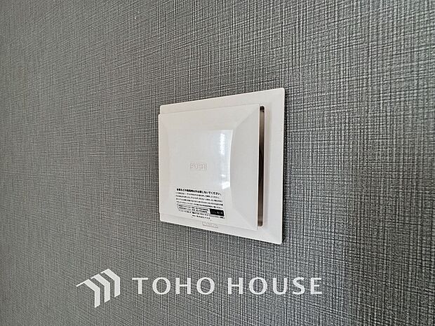 綺麗な家を実現するための設備。常に綺麗な空気を循環することで、お家の中を新鮮な環境にしてくれます。結露の発生を防いで住まいの耐久性を高めるだけでなく、お部屋の隅々まで常に澄んだ空気で満たしてくれます。