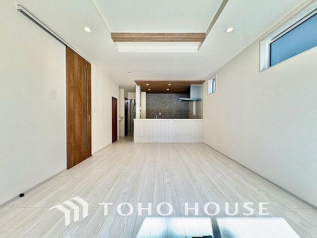 造りこんだ空間演出の妙が生み出す光と質のハーモニーはこの住宅のクオリティの良さを実感させてくれます。