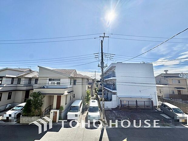 豊かな陽光に照らしだされる素敵な空間。季節を問わず華やいだ素敵な風景をお楽しみいただけます。