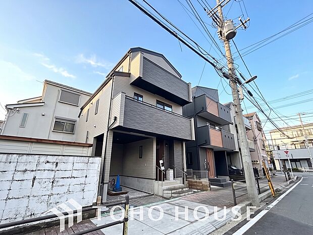 春夏秋冬・・・四季折々の変化を楽しめる心地よい場所。時間の経過と共に味わいが出る素敵な空間へ・・・。家はただ生活する場ではなく、暮らしを愉しく、快適にする場所。笑顔の毎日、安らぎの日々のために・・・。