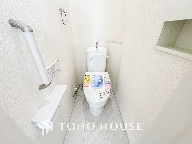 清潔な空間であって頂けますように目に留まるだけではなく汚れをふき取り易いフロアと壁紙をチョイス。サッと一拭きするだけで簡単に見栄え良く保てるため、毎日の掃除がスムーズになり家事時間を大幅に削減します。