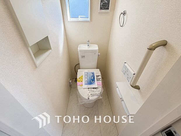 清潔な空間であって頂けますように目に留まるだけではなく汚れをふき取り易いフロアと壁紙をチョイス。サッと一拭きするだけで簡単に見栄え良く保てるため、毎日の掃除がスムーズになり家事時間を大幅に削減します。