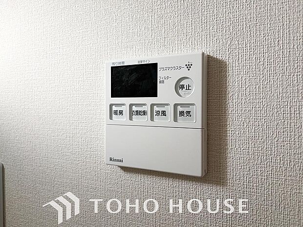 浴室暖房乾燥機を完備しておりますので雨天時のお洗濯も安心です。洗濯機を配置しても十分なスペースがあるランドリースペースと隣接し、洗う・干す動線もスムーズです。毎日の家事時間をぐっと短縮できる設計です。