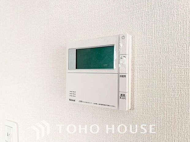 スイッチ1つで一定量の湯を浴槽に張ったり保温や追い焚きをすることができる機能は何かと便利です。仕事帰りや育児で忙しい時間帯でも、手軽に温かいお風呂を用意できます。日々の疲れを癒やす快適なバスタイムを。