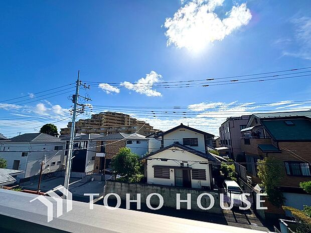 「快適」は「家」と「街」と「環境」が調和した時に訪れるのだと、改めて感じさせてくれます。物件の「陽当り」や「通風」、「周辺環境」や「街並み」など、資料には掲載していない情報をぜひ現地でご確認ください。