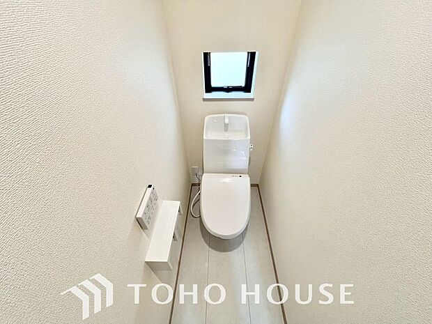 十分な広さと清潔感のあるカラーで纏まったおトイレ。時間に余裕とゆとりを持たせます。