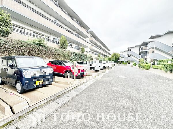 敷地内駐車場（空き状況、料金等についてはお気軽にお問合せください。）