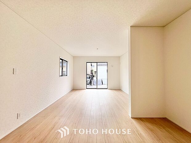 実際に生活する側に立って設計した工夫が要所要所に感じられる、きめ細やかさが魅力の邸宅。お客様が求める本当の住み心地を追求し、快適な暮らしのためのひと手間と工夫を惜しみなく注ぎ込んだこだわりの住まいです