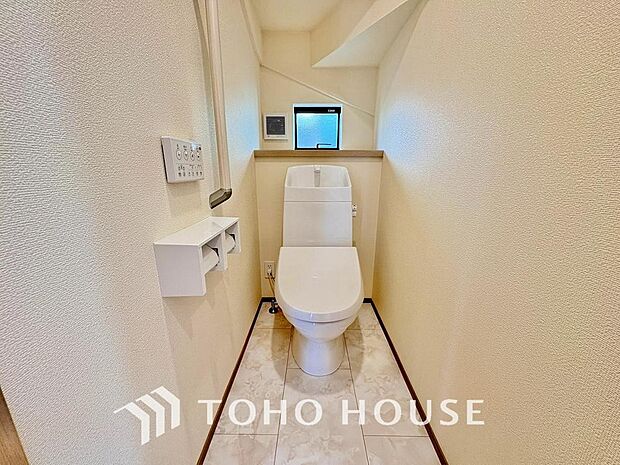 清潔な空間であって頂けますように目に留まるだけではなく汚れをふき取り易いフロアと壁紙をチョイス。サッと一拭きするだけで簡単に見栄え良く保てるため、毎日の掃除がスムーズになり家事時間を大幅に削減します。