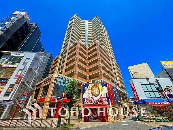 街並みや周辺の環境に呼応しながら、美しく、そして毎日の暮らしを考慮した機能性の高い住まい。洗練されたデザイン性と快適な生活動線が融合し、住むほどに愛着が深まる、安心と先進の理想的な住空間を実現します。