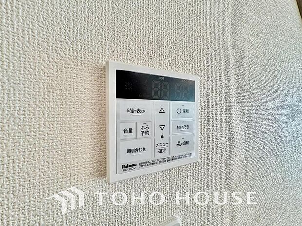 スイッチ1つで一定量の湯を浴槽に張ったり保温や追い焚きをすることができる機能は何かと便利です。仕事帰りや育児で忙しい時間帯でも、手軽に温かいお風呂を用意できます。日々の疲れを癒やす快適なバスタイムを。