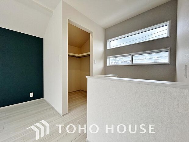 建物内部の収納には拘りました。共有部分に設けた収納は季節物の大きな家電や大型の生活用品もすっきりと収まりお荷物が多い方にも安心です。住まい全体をいつでも綺麗でゆとりある快適な空間に保つことができます。